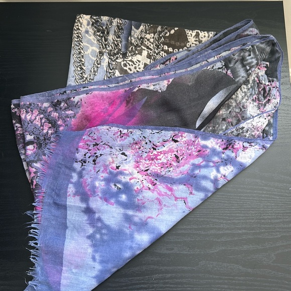 Scarf/wrap - Picture 2 of 5